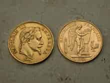 Detailabbildung: Zwei Gold-Münzen