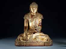 Detailabbildung: Große sitzende Buddha-Figur