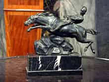 Detailabbildung: Bronze-Skulptur eines Reiters