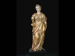 Detailabbildung:  Große, geschnitzte, gefasste und vergoldete Statue einer Heiligen aus dem Umkreis der Schnitzerfamilie Zürn/Wasserburg am Inn