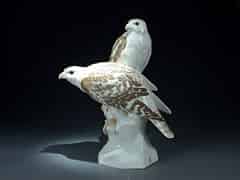 Detailabbildung:  Meißener Porzellan Figurengruppe von zwei Greifvögeln