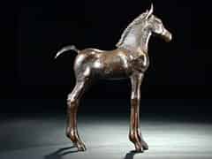 Detailabbildung:  Bronze-Gußfigur eines Fohlens