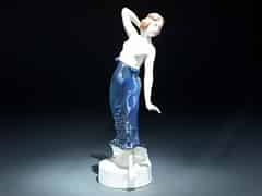 Detailabbildung:  Kleine Porzellan-Figur einer Tänzerin.