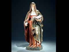 Detailabbildung:  Große Schnitzfigur einer weiblichen Heiligen