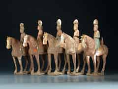 Detailabbildung:  Äußerst ungewöhnliche und seltene Gruppe von fünf Pferden mit Reiterinnen