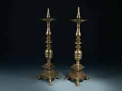 Detail images: Paar barocke Kerzenleuchter in Messing