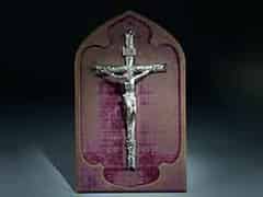 Detailabbildung:  Silberkreuz mit Corpus Christi in Silber getrieben