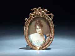 Detailabbildung:  Elfenbein-Miniatur einer jungen, französischen Dame