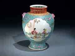Detail images:  Kleine Vase aus Porzellan