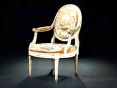 Detailabbildung: Gefasster Louis-XVI-Sessel mit originalem Aubusson-Bezug, signiert von Menant