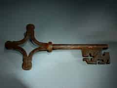 Detailabbildung: Eiserner Schlüssel eins Portals oder einer Kirche