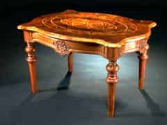 Detailabbildung: Nussbaum-Tisch im Louis XVI-Stil