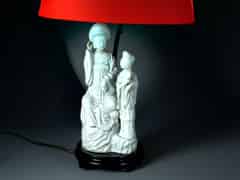 Detailabbildung: Lampe mit Figurengruppe