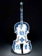 Detail images: In Fayence gefertige Violine