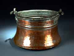 Detail images: Kupferkessel mit Bronzehenkel