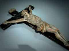 Detailabbildung: Kreuz mit eingeschnitztem Corpus Christi.