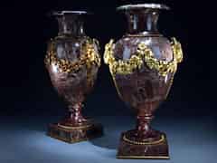 Detail images: Paar Marmorvasen mit vergoldeter Bronzemontierung