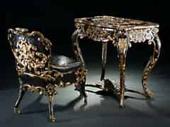 Detail images: Seltenes, mit Leder bezogenes Ensemble eines Toilette-Tisches mit Sessel