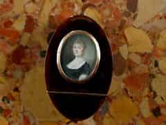 Detailabbildung: Ovale Schildpattdose mit Miniaturportrait