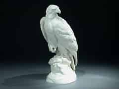 Detailabbildung: Porzellanfigur eines Adlers