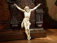 Detail images: Christus Korpus in Elfenbein