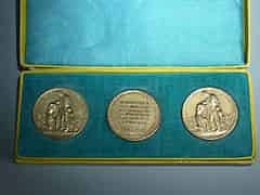 Detailabbildung: Satz von drei Medaillen auf die Inflation des Jahres 1923