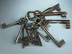Detail images: Konvolut von größeren und kleineren Schlüsseln