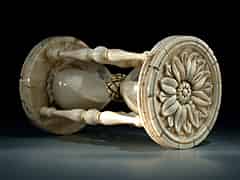 Detail images: Venezianisches Stundenglas in Bein und Elfenbein