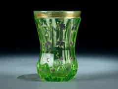 Detailabbildung: Hellgrüner Biedermeier-Kristallbecher
