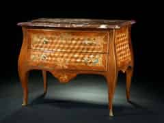 Detailabbildung: Französische Louis XV-Kommode mit Marmorplatte