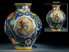 Detail images: Venezianische Majolika-Vase