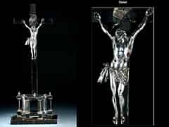 Detailabbildung: Ebonisiertes Holzkreuz mit silbernem Corpus Christi