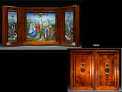 Detailabbildung: Fein gemaltes Hausaltärchen in Form eines Triptychons im Stil des 15. Jhdts.