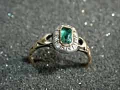 Detail images: Kleiner Smaragd-Ring