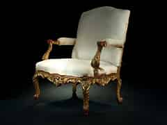 Detailabbildung: Großer, reich geschnitzter und vergoldeter Louis XV-Armlehnsessel