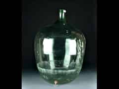 Detailabbildung: Grosser Glasbalon in Grünglas miteingearbeitem Ausfüllstutzen