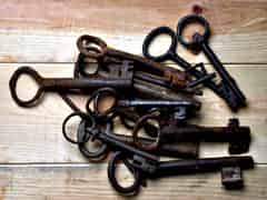 Detailabbildung: Konvolut von 14 barocken Eisenschlüsseln