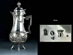 Detailabbildung: Silberne Kaffeekanne im Stil Louis XVI