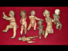 Detailabbildung: Konvolut von sieben geschnitzten Engelsfiguren