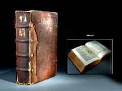 Detail images: Bibel mit geprägtem Ledereinband