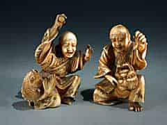 Detail images: Zwei in Bein geschnitzte japanische Figuren: 