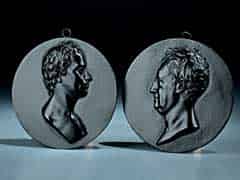 Detailabbildung: Paar Reliefplaketten mit Büsten von Schiller und Goethe