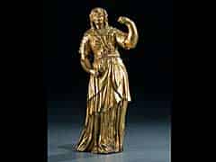 Detailabbildung: Feuervergoldetes Bronzefigürchen einer stehenden Dame