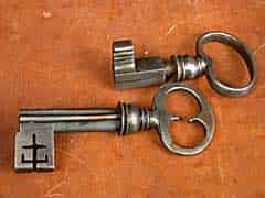 Detail images: Zwei frühbarocke Eisenschlüssel