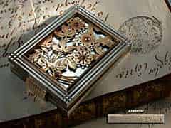 Detail images: Kleine silberne Schminkdose von Boucheron/Paris