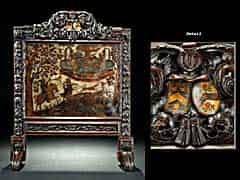 Detail images: Kaminschirm in reicher Schnitzerei mit bemalter Ledertapete