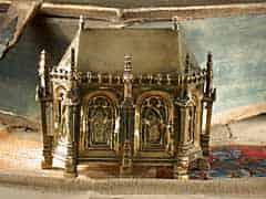 Detail images: Deckelkästchen in Form eines gotischen Schreins