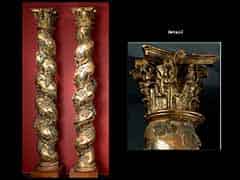 Detailabbildung: Paar große, gefasste und vergoldete Säulen