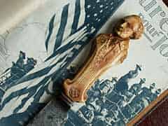 Detailabbildung: Amerikanisches Messer mit Griff in Form einer Büste des Präsidenten Washington