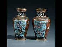 Detail images: Paar kleine Cloisonné-Vasen